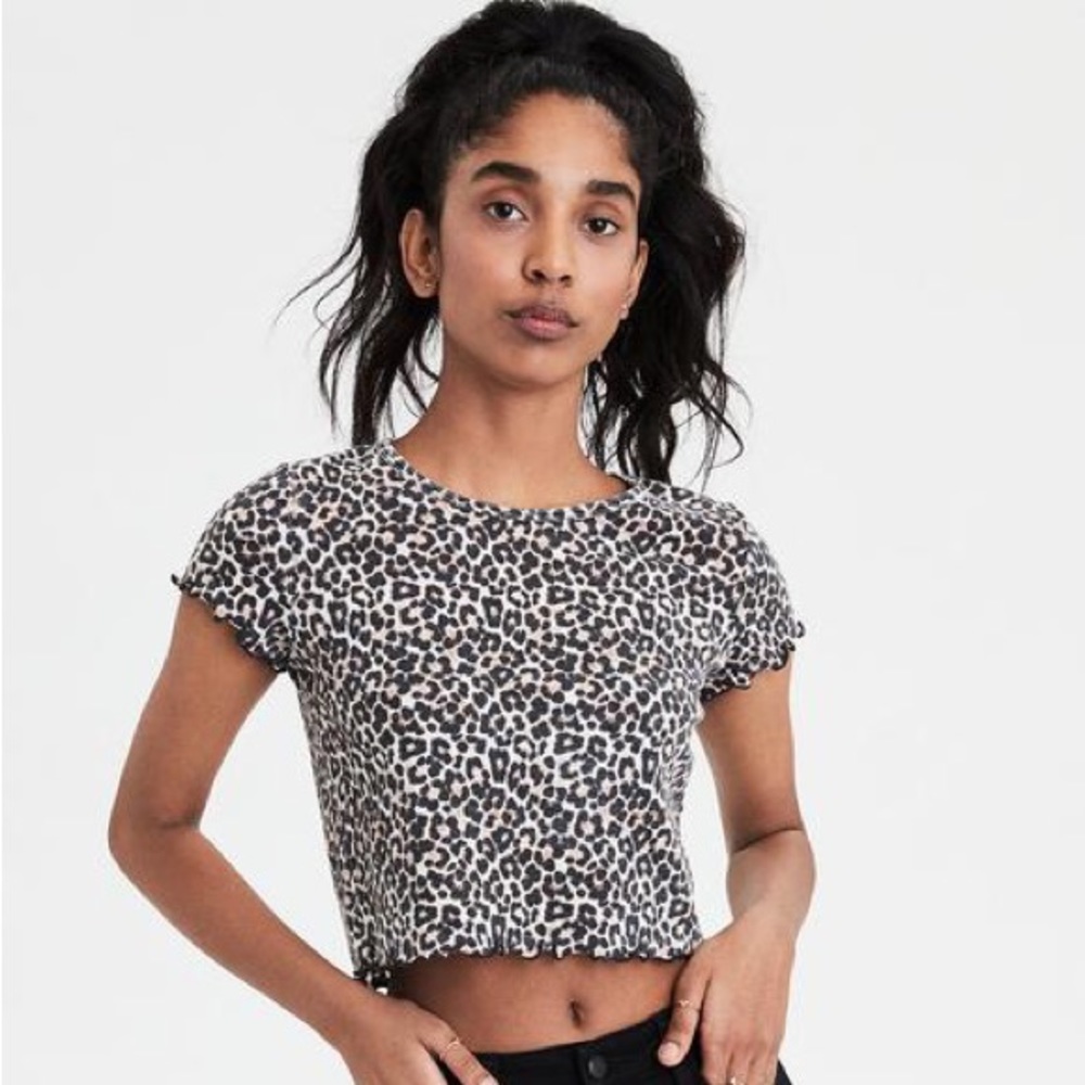 American Eagle Leopard Cheetah Crop Top Lettuce Leaf Trim Size small
